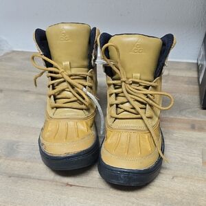 Nike Woodside 2 High ACG boots Snowboots Size 3.5